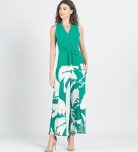 Load image into Gallery viewer, Clara Sunwoo Front Slit Ankle Petal Pants - Floral Branch in Green/Ivory
