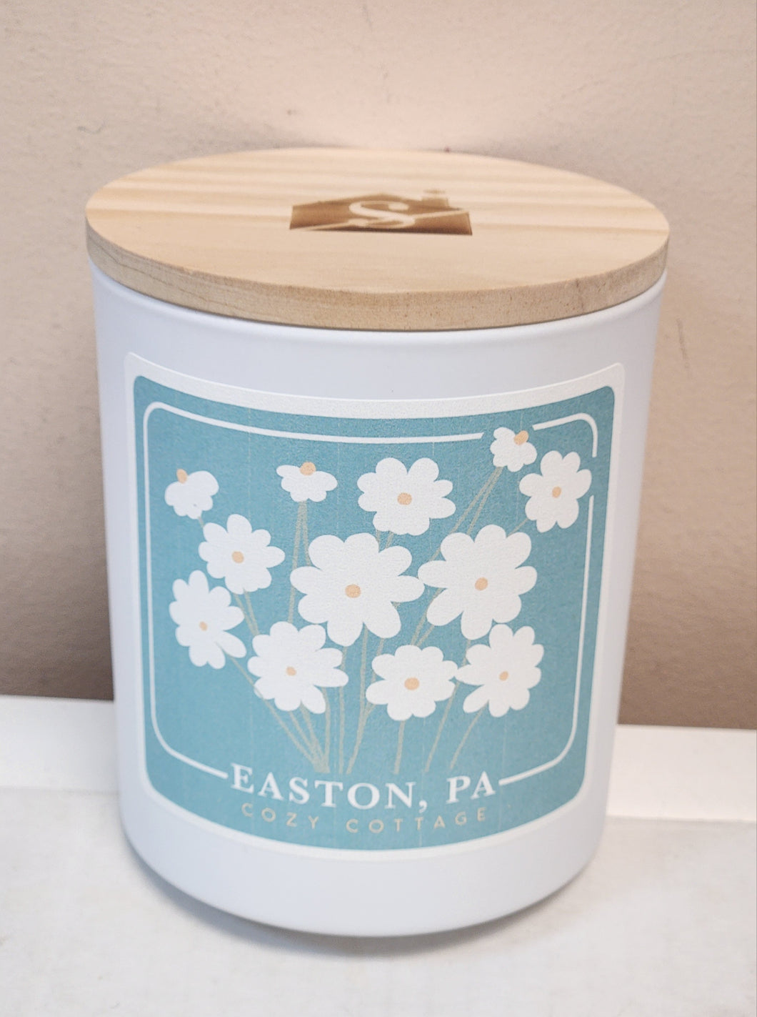 Easton PA Daisy Bunch Blue Candle