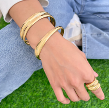 Load image into Gallery viewer, Trendy Gold or Silver Bracelet Water Resistant
