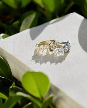 Load image into Gallery viewer, Kendra Scott Cailin Crystal Band Ring Rhodium Metal White CZ