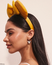 Load image into Gallery viewer, Kendra Scott Minnie Mouse Drop Earrings in White Pearl