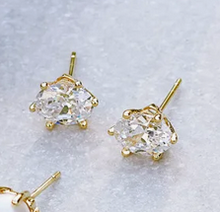 Load image into Gallery viewer, Kendra Scott Gold Cailin Stud Earrings In White Crystal