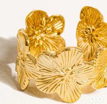 Load image into Gallery viewer, Josée 18K Gold Non-Tarnish Flower Ring
