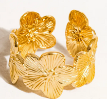 Load image into Gallery viewer, Josée 18K Gold Non-Tarnish Flower Ring
