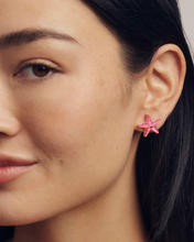 Load image into Gallery viewer, Kendra Scott Parker Starfish Stud Gold Bright Pink Mother of Pearl

