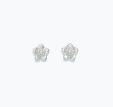 Load image into Gallery viewer, Pearl Flower Earrings in Gold or Silver by Periwinkle
