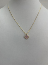 Load image into Gallery viewer, Pink Clover Necklace Gold
