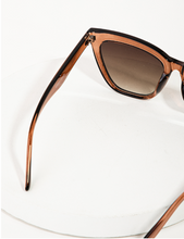 Load image into Gallery viewer, Acetate Frame Fashion Sunglasses
