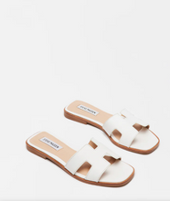Load image into Gallery viewer, Steve Madden Hadyn Sandal in White
