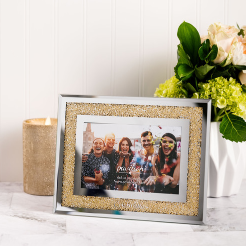 Friends - 9.25 x 7.25 Frame (Holds 6 x 4 Photo)