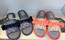 Load image into Gallery viewer, Pretty You Beach Themed Slippers size 5-6 left
